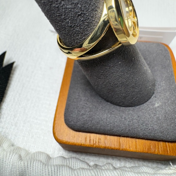 Kate Spade Mother of Pearl Signature Spade Ring NWT Dust Bag Size 7 - Picture 2 of 4